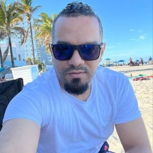 Meet your Posher, Javier antonio